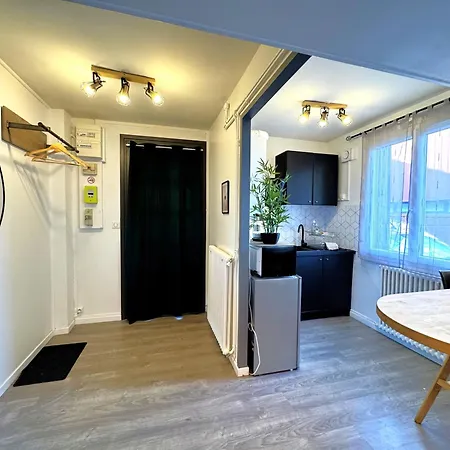 Escapade A Moulins, Spacieux Au Calme, & Parking Gratuit Apartment *