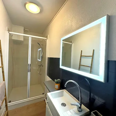 Apartment Escapade A Moulins, Spacieux Au Calme, & Parking Gratuit *